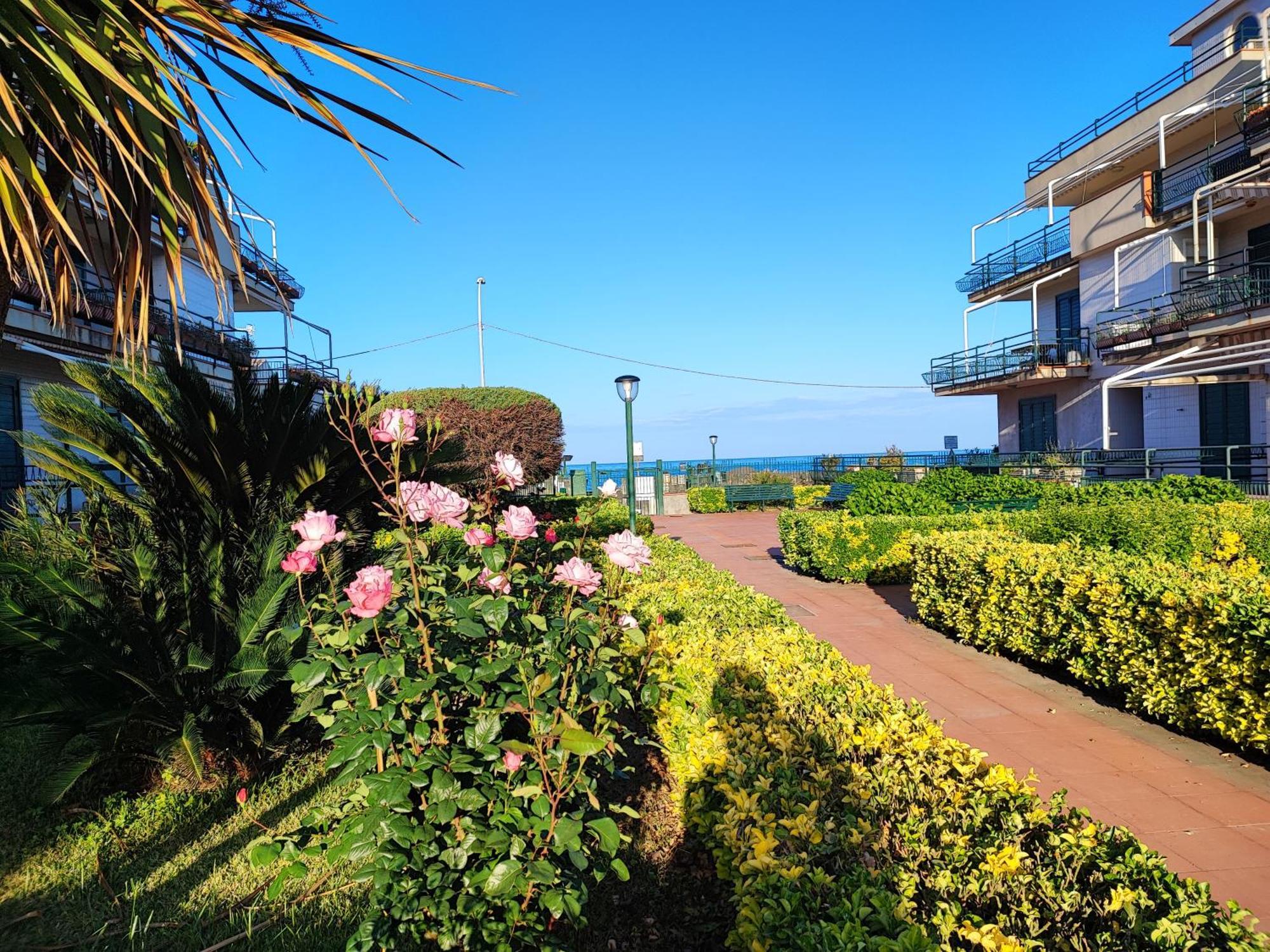 Sea Garden, Fronte Mare Con Piscina Apartment Mascali Exterior photo